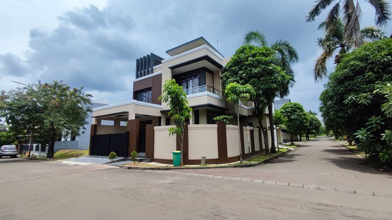 Flash Sale. Rumah mewah Anggrek Loka, BSD