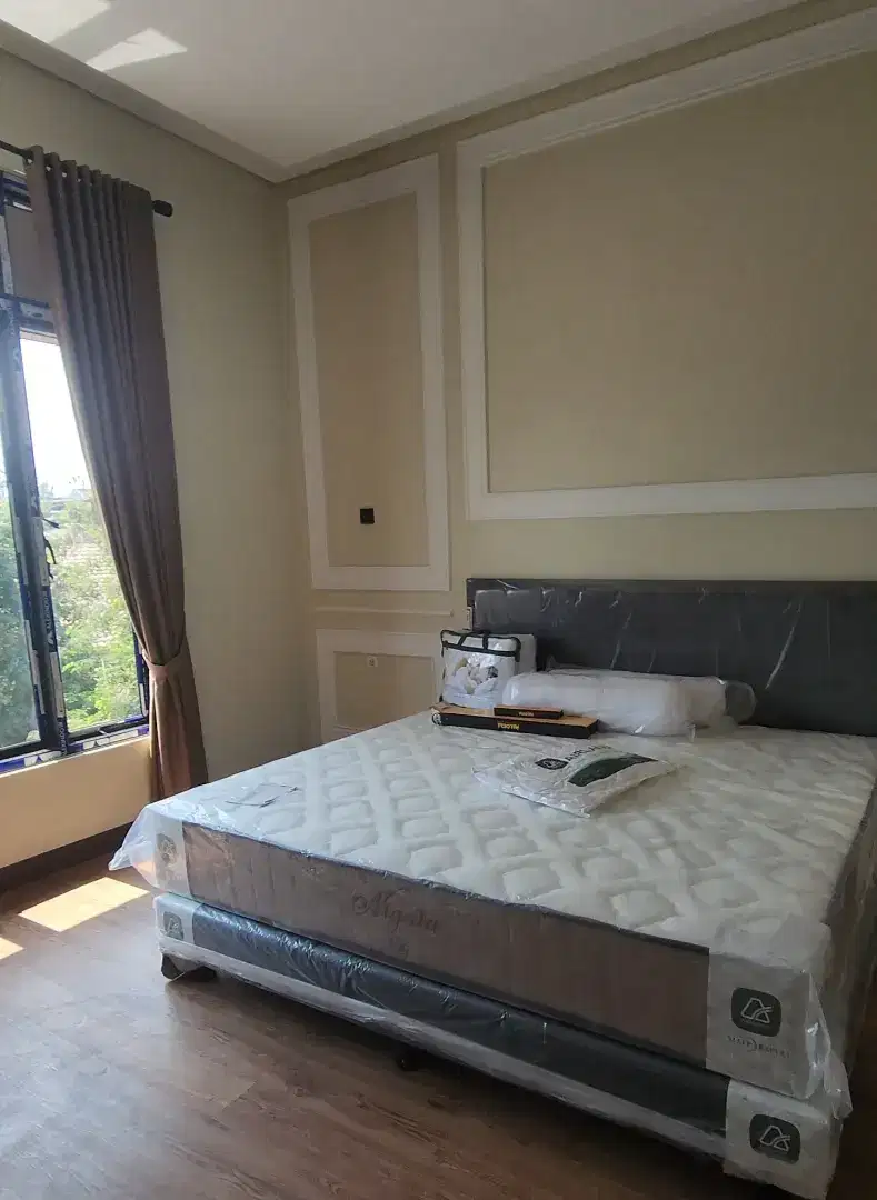 Flash Sale. Rumah mewah Anggrek Loka, BSD