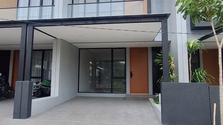 Disewakan Rumah Baru Northwest Citraland Surabaya SPESIAL Depan Danau Modern  3 Kamar Tidur Bonus 3 unit AC