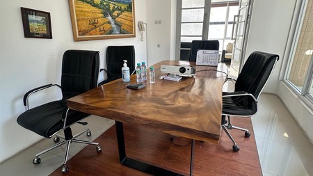 Disewakan Rumah Klasik Tengah kota Surabaya