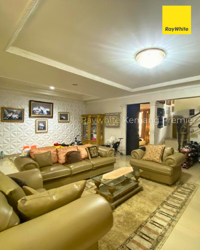 DIJUAL : Rumah Mewah Klasik-Mediterania di Cilandak selangkah dari Mall CITOS 