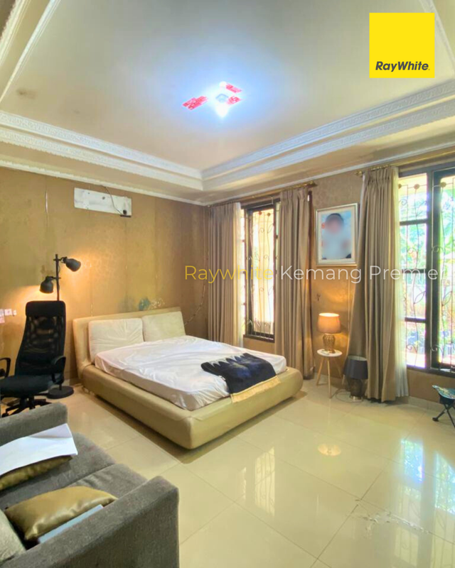 DIJUAL : Rumah Mewah Klasik-Mediterania di Cilandak selangkah dari Mall CITOS 