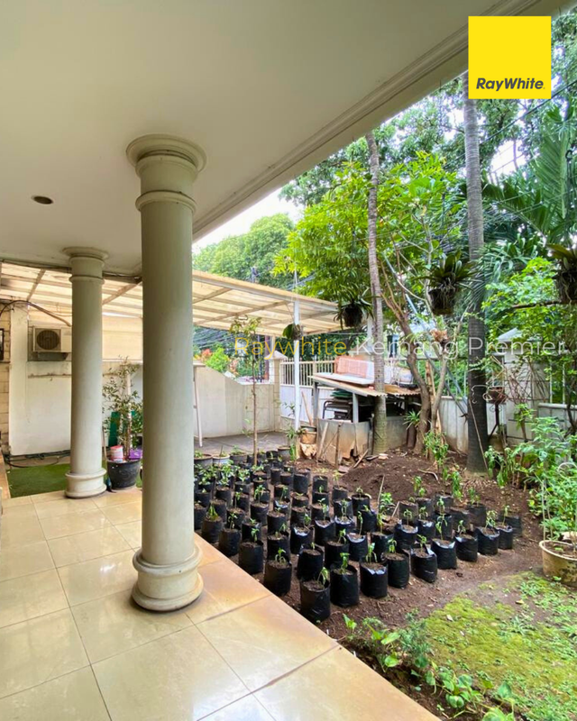 DIJUAL : Rumah Mewah Klasik-Mediterania di Cilandak selangkah dari Mall CITOS 