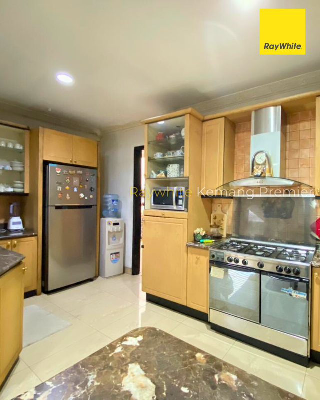 DIJUAL : Rumah Mewah Klasik-Mediterania di Cilandak selangkah dari Mall CITOS 