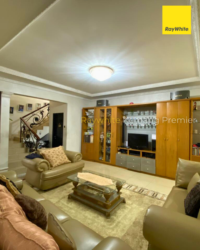 DIJUAL : Rumah Mewah Klasik-Mediterania di Cilandak selangkah dari Mall CITOS 