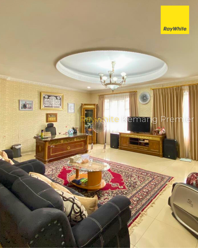 DIJUAL : Rumah Mewah Klasik-Mediterania di Cilandak selangkah dari Mall CITOS 