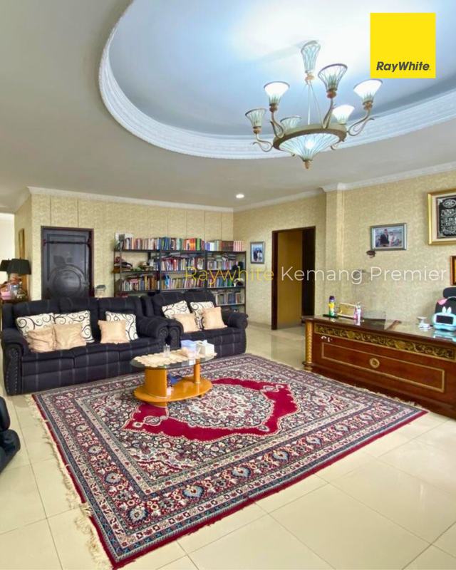 DIJUAL : Rumah Mewah Klasik-Mediterania di Cilandak selangkah dari Mall CITOS 