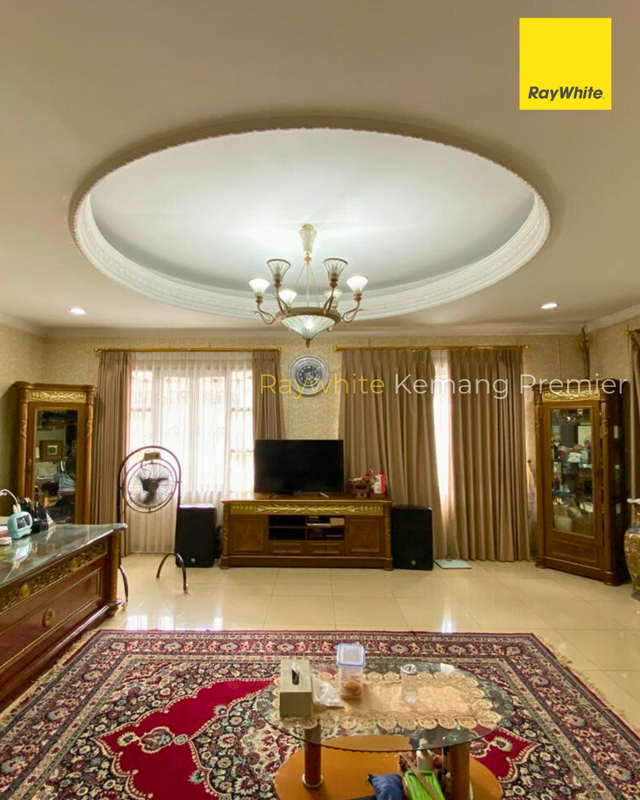 DIJUAL : Rumah Mewah Klasik-Mediterania di Cilandak selangkah dari Mall CITOS 