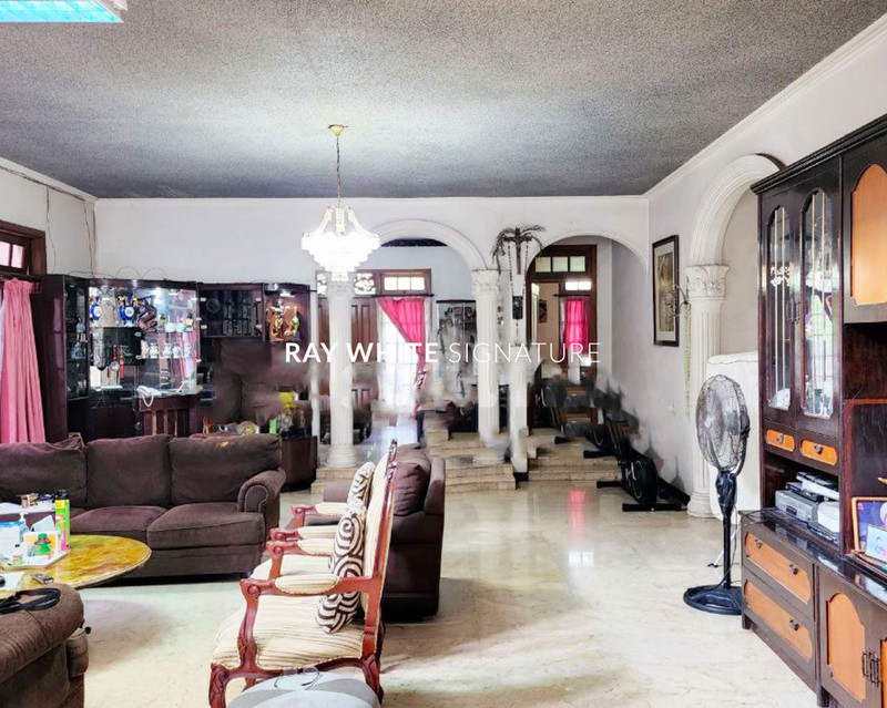 Rumah Hook di Cempaka Putih Tengah Cocok Dibangun Kost atau Town House