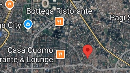 Bangunan di Senayan,  pinggir jalan raya, kebayoran baru, Jakarta Selatan