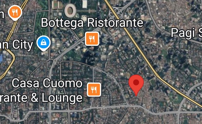 Bangunan tua di daerah senopati, pinggir jalan raya, kebayoran baru, Jakarta Selatan