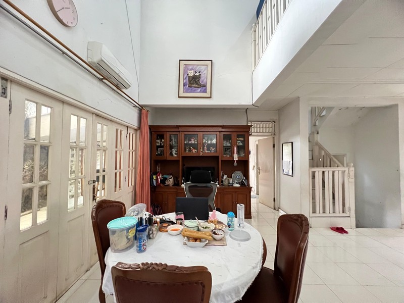 Rumah Hitung Tanah Area Cipete