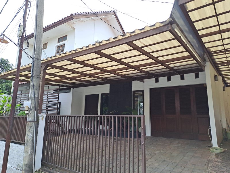 Rumah Lokasi Strategis dengan Taman Luas @Griya Sekar Melati, Pangkalan Jati Baru.