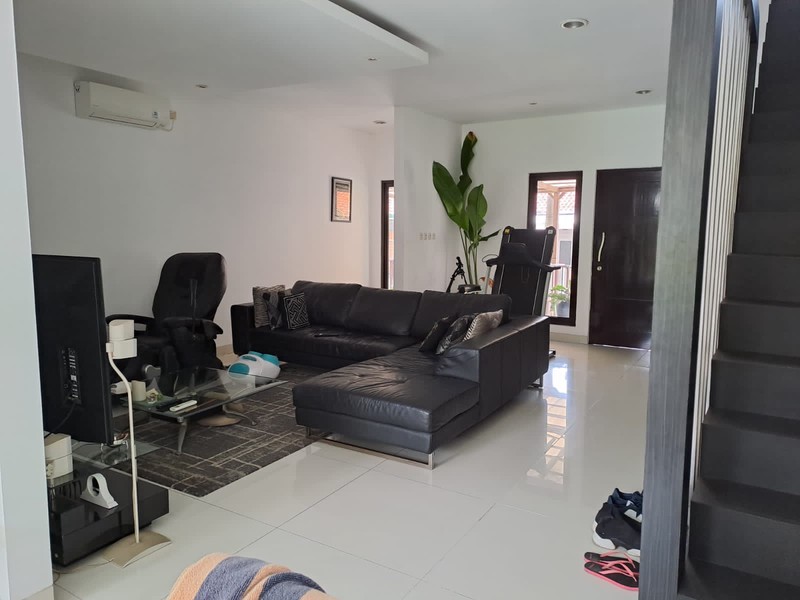 Rumah Lokasi Strategis dengan Taman Luas @Griya Sekar Melati, Pangkalan Jati Baru.