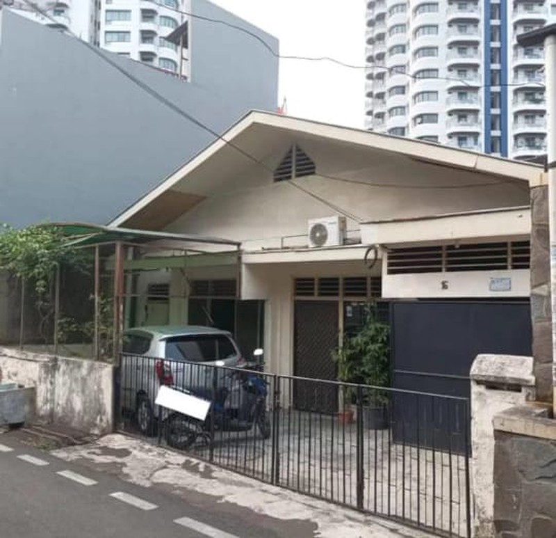 RUMAH HITUNG TANAH DI PUSAT jAKARTA AREA KOST DAN APARTEMEN , JUAL SEGERA SAMPAI DEAL.