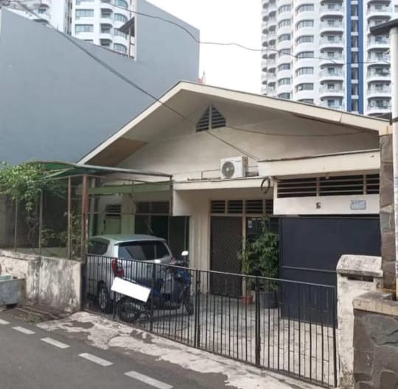 RUMAH HITUNG TANAH DI PUSAT jAKARTA AREA KOST DAN APARTEMEN , JUAL SEGERA SAMPAI DEAL.