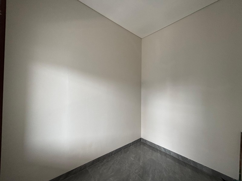 Rumah Besar Luas 2 Lantai Hadap Taman di Kota Wisata