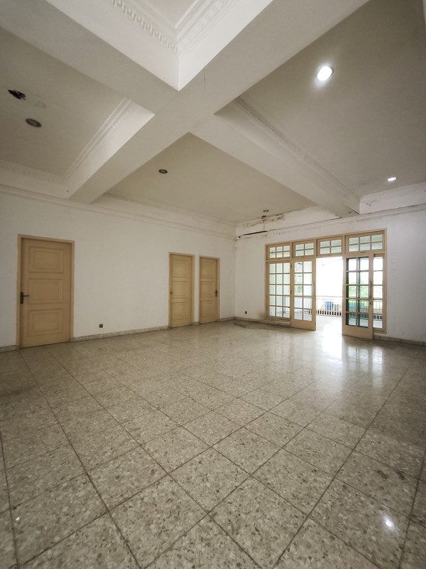 Dijual Rumah Mewah dan Luas, Lokasi Strategis di Jl. Perdatam Terusan JakSel 