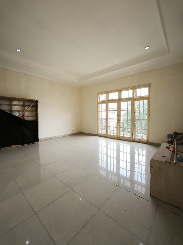Dijual Rumah Mewah dan Luas, Lokasi Strategis di Jl. Perdatam Terusan JakSel 