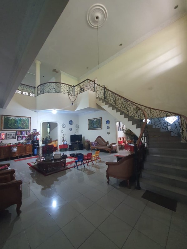 Rumah dengan Luas 3900 m2 dan Bangunan 700 m2 di @Pamulang Barat