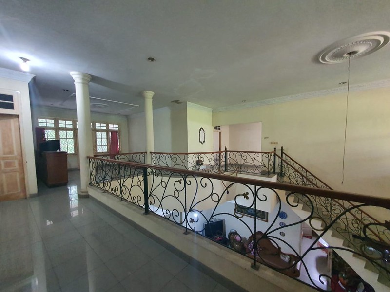 Rumah dengan Luas 3900 m2 dan Bangunan 700 m2 di @Pamulang Barat