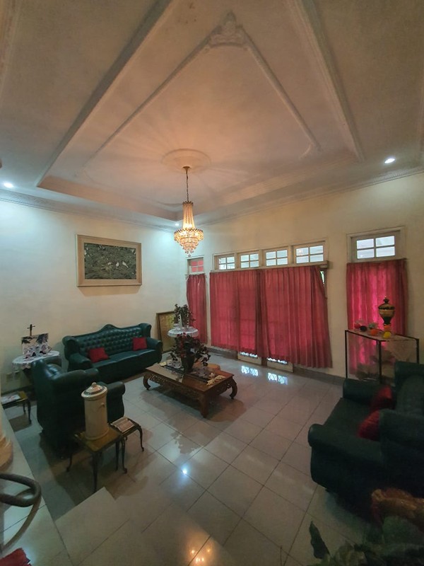 Rumah dengan Luas 3900 m2 dan Bangunan 700 m2 di @Pamulang Barat