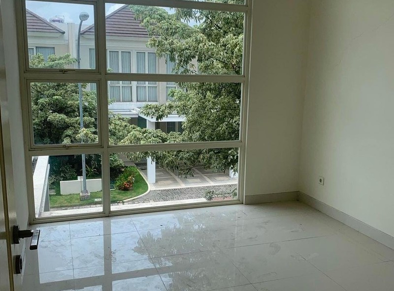 Dijual Rumah 2 lantai di Grand Pakuwon Surabaya Barat