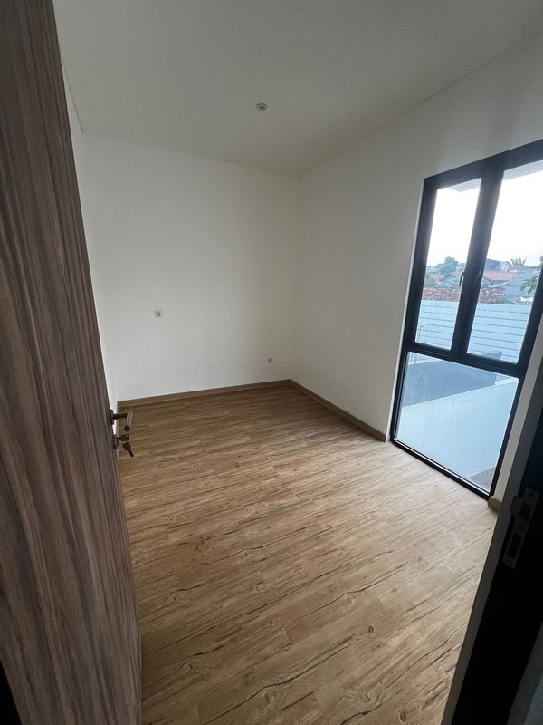 Rumah Cantik Siap Huni di Ciputat Lokasi Stategis KT 3+1 KM 3+1 Surat SHM