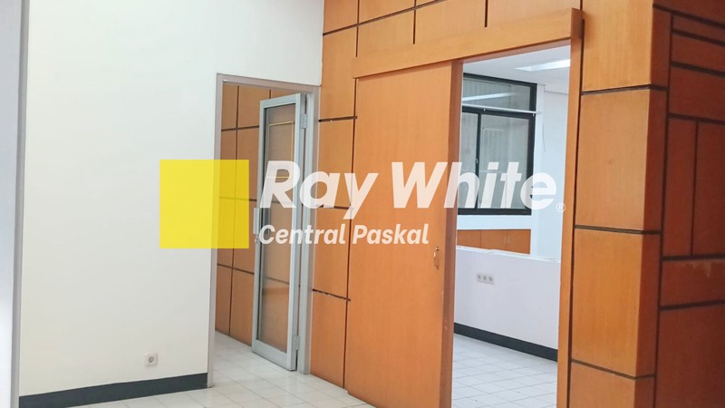 Ruko / Ruang Usaha di Mainroad IR> H Juanda Bandung