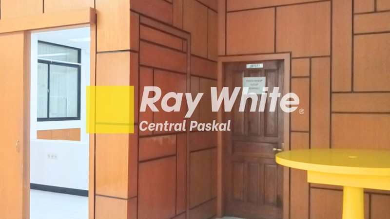 Ruko / Ruang Usaha di Mainroad IR> H Juanda Bandung