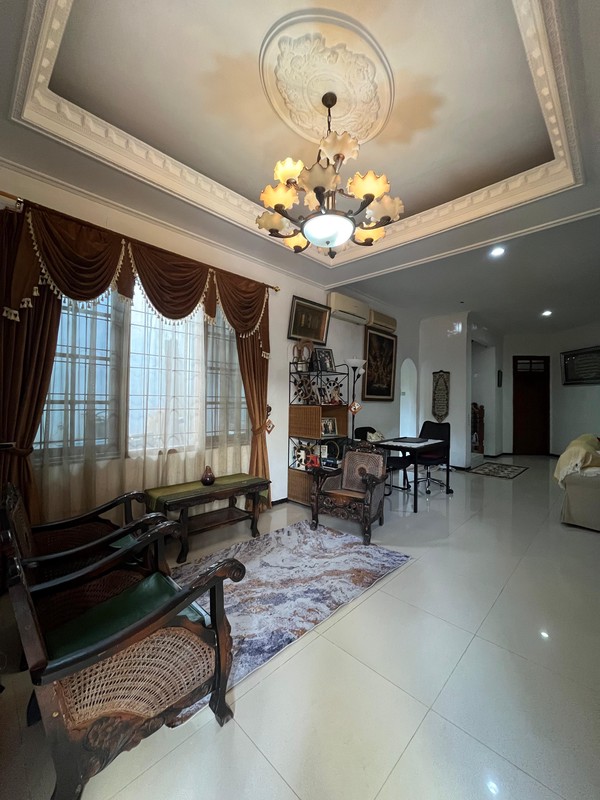 Rumah Terawat di Cinere Depok, Dekat ke Tol