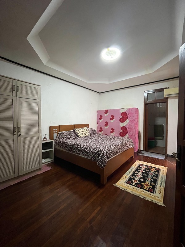 Rumah Terawat di Cinere Depok, Dekat ke Tol