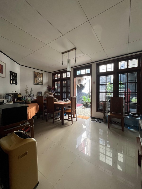 Rumah Terawat di Cinere Depok, Dekat ke Tol