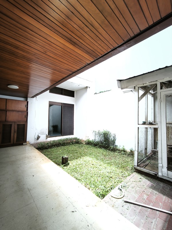 Rumah Asri Siap Huni Nyaman dan dalam Lingkungan Komplek yang tenang di Jl. Bendi, Kebayoran Lama JakSel