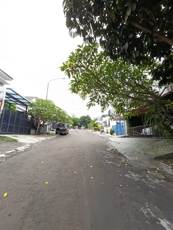 Rumah Luas 150 m&#xb2; Dalam Komplek Nyaman & Strategis di Cinere