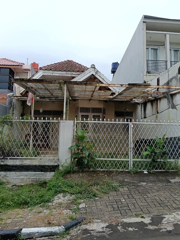 Rumah Luas 150 m&#xb2; Dalam Komplek Nyaman & Strategis di Cinere