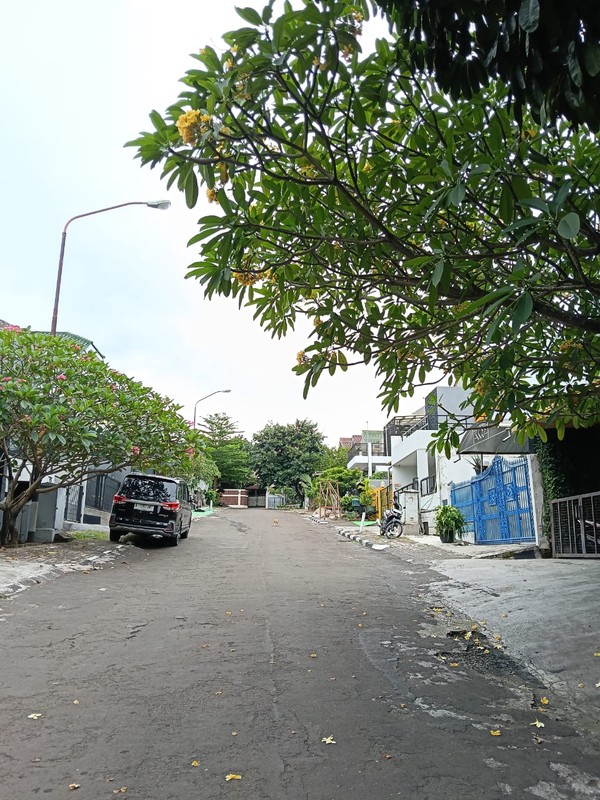 Rumah Luas 150 m&#xb2; Dalam Komplek Nyaman & Strategis di Cinere