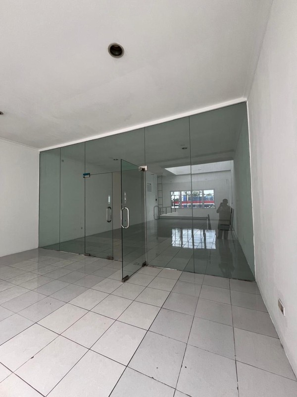 Ruko 2 Lantai Disewakan di Cinere - Area Ramai, Harga Kompetitif