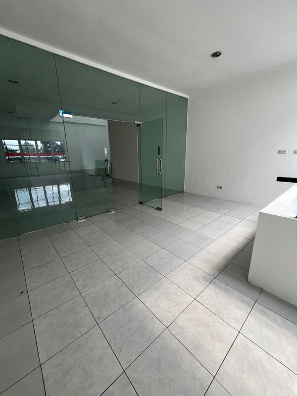 Ruko 2 Lantai Disewakan di Cinere - Area Ramai, Harga Kompetitif