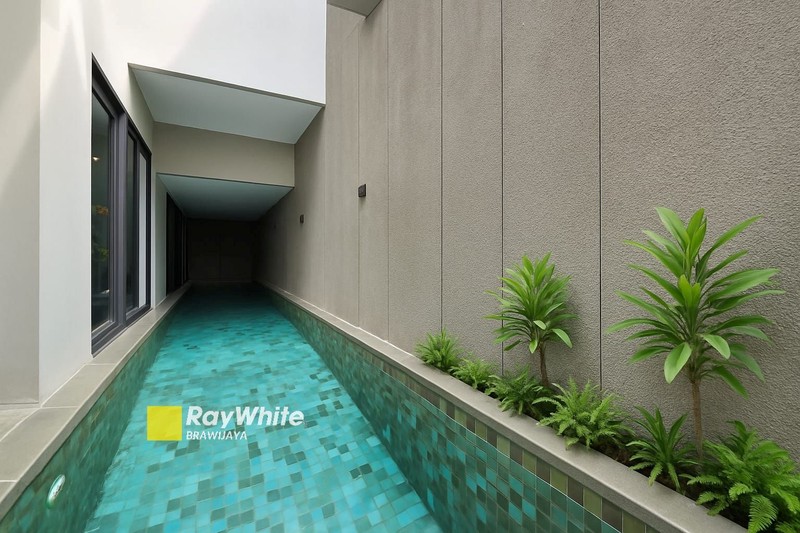 Industrial Minimalist House di Kompleks Bumi Karang Indah, Lebak Bulus, private pool, dekat MRT Lebak Bulus