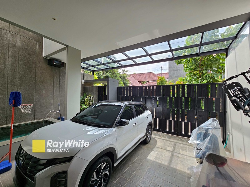 Industrial Minimalist House di Kompleks Bumi Karang Indah, Lebak Bulus, private pool, dekat MRT Lebak Bulus