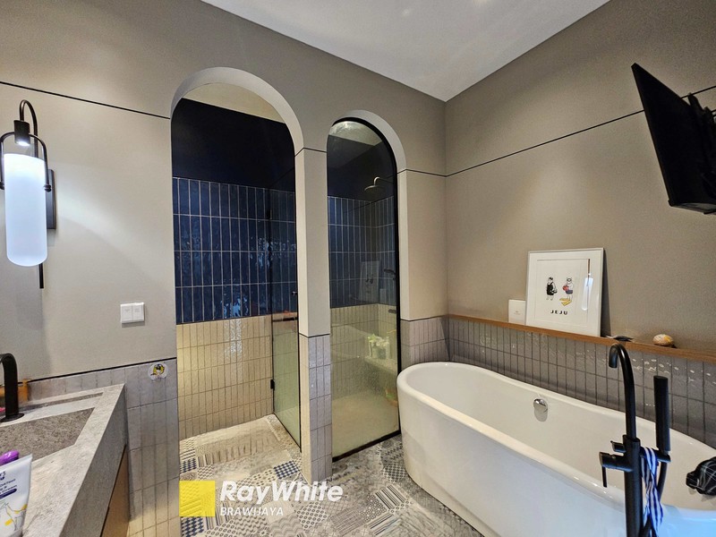 Industrial Minimalist House di Kompleks Bumi Karang Indah, Lebak Bulus, private pool, dekat MRT Lebak Bulus