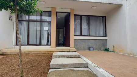 Rumah Siap Huni, Bagus di Cluster Cosmo Lippo Cikarang, ada fasilitas Kolam renang dalam Cluster