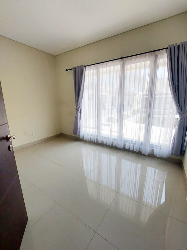 Rumah Siap Huni, Bagus di Cluster Cosmo Lippo Cikarang, ada fasilitas Kolam renang dalam Cluster