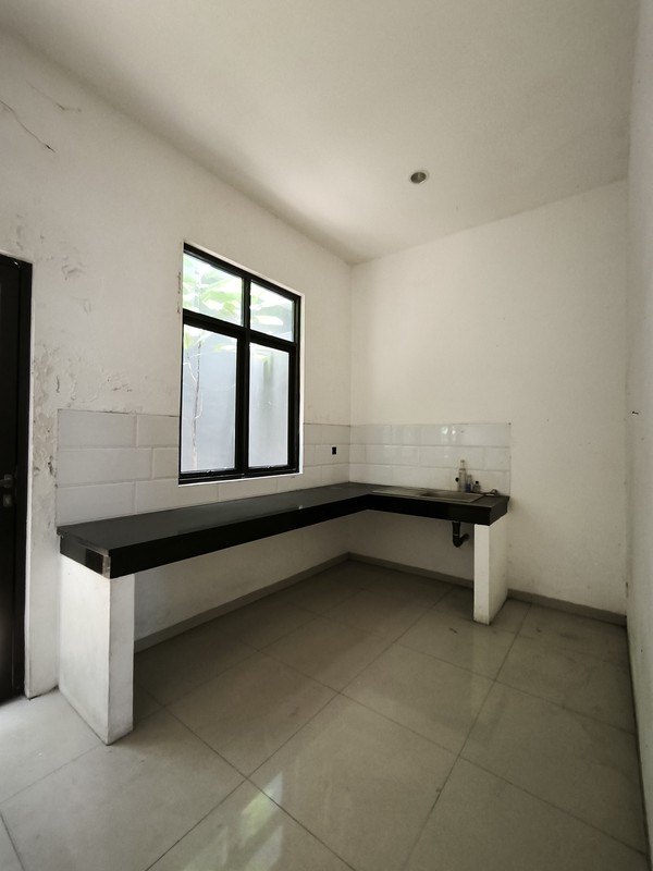 TOWNHOUSE 3 LANTAI, BANGUNAN BARU LOKASI STRATEGIS DI Bintaro Pesanggrahan Jakarta Selatan