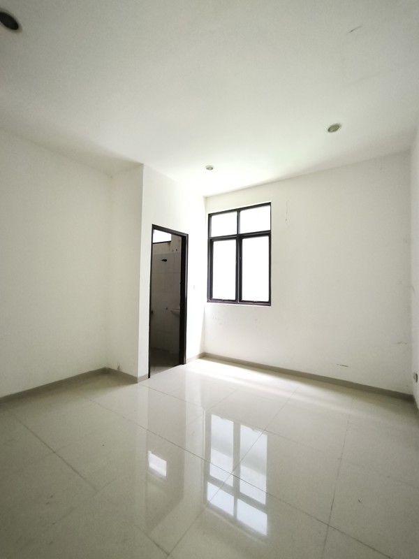 NEW TOWNHOUSE 3 Lantai, POSISI DI HOEK, Lokasi Strategis Di Veteran Bintaro Pesanggrahan Jaksel