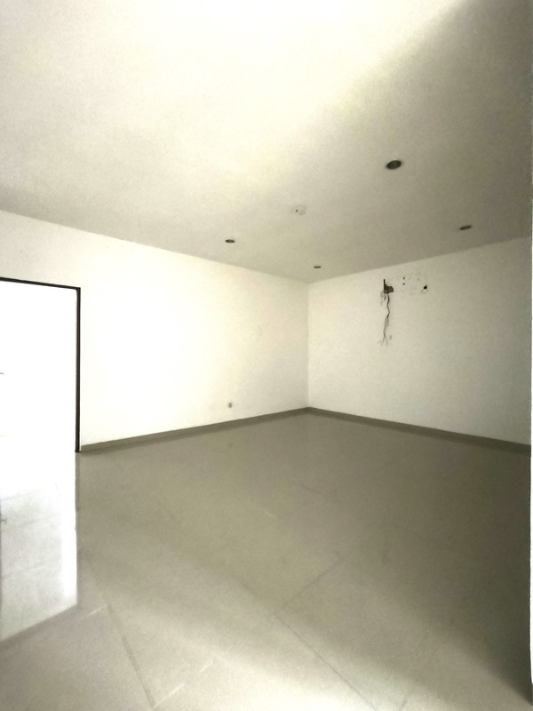 TOWNHOUSE 3 LANTAI, BANGUNAN BARU LOKASI STRATEGIS DI Bintaro Pesanggrahan Jakarta Selatan POSISI HOEK