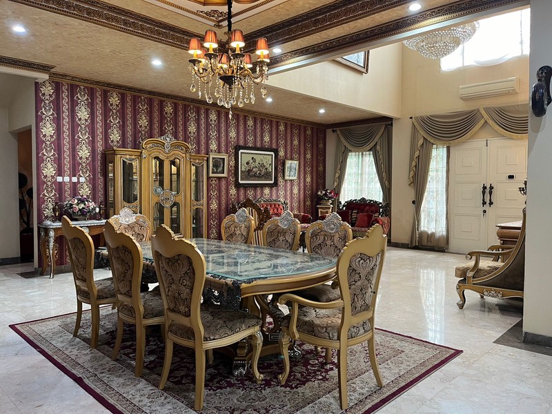 Rumah Mewah Posisi Hook Siap Huni dengan Hunian Nyaman dan Asri @Bintaro