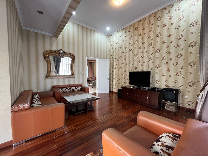 Rumah Mewah Posisi Hook Siap Huni dengan Hunian Nyaman dan Asri @Bintaro