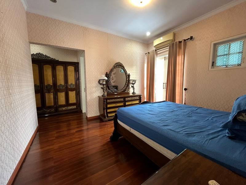 Rumah Mewah Posisi Hook Siap Huni dengan Hunian Nyaman dan Asri @Bintaro